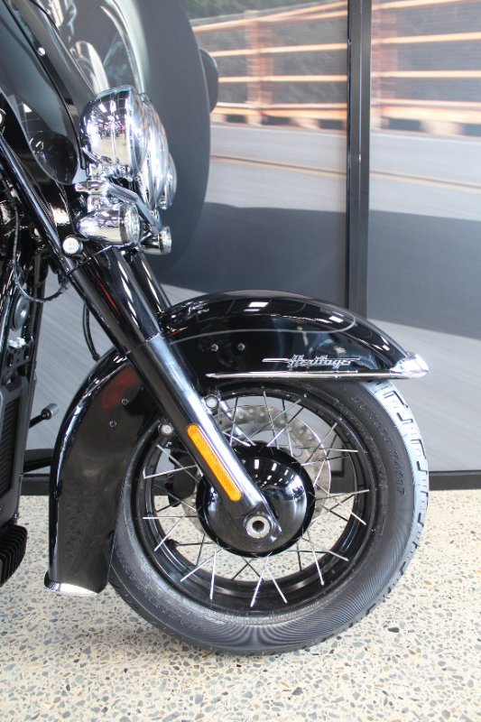 2025 Harley-davidson FLHC HERITAGE CLASSIC (117) VIVID BLACK