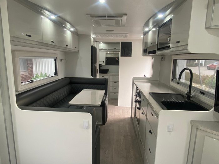 2023 JB Caravans 20'6 Dirt Road Xtreme Side Club