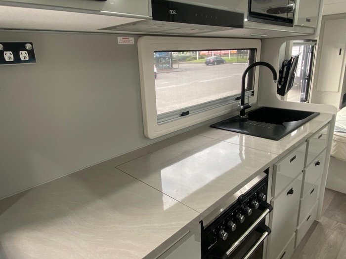 2023 JB Caravans 20'6 Dirt Road Xtreme Side Club