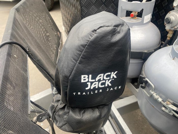 2023 JB Caravans 20'6 Dirt Road Xtreme Side Club