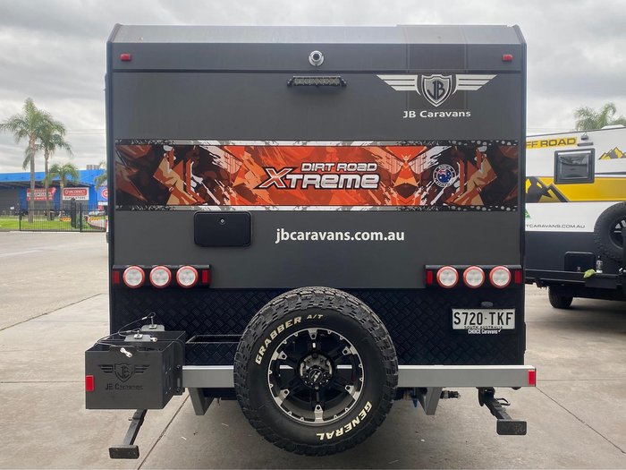 2023 JB Caravans 20'6 Dirt Road Xtreme Side Club