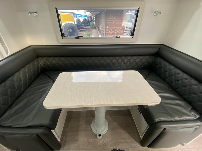 2023 JB Caravans 20'6 Dirt Road Xtreme Side Club