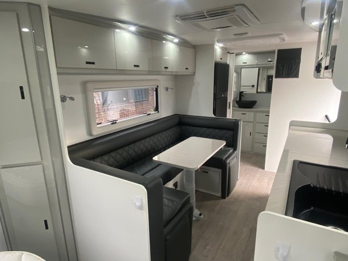 2023 JB Caravans 20'6 Dirt Road Xtreme Side Club