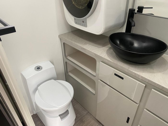 2023 JB Caravans 20'6 Dirt Road Xtreme Side Club