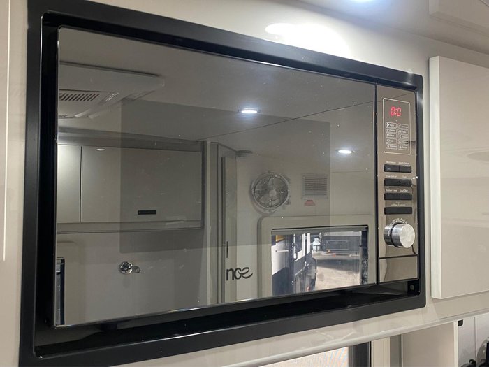 2023 JB Caravans 20'6 Dirt Road Xtreme Side Club