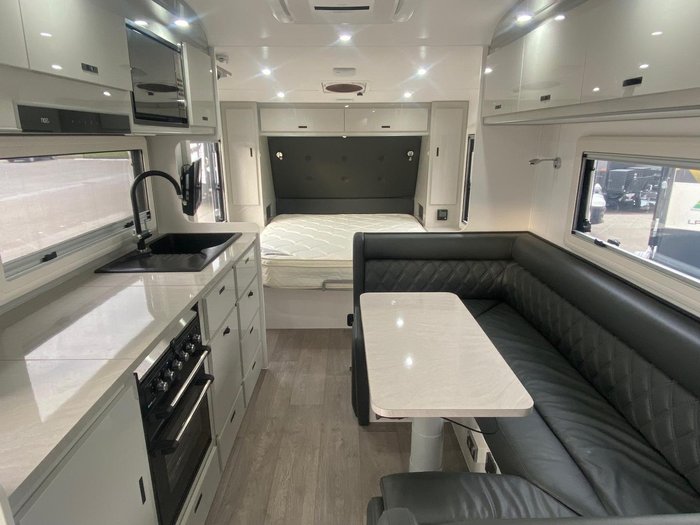 2023 JB Caravans 20'6 Dirt Road Xtreme Side Club