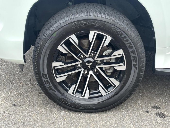 2023 Mitsubishi Pajero Sport GLS