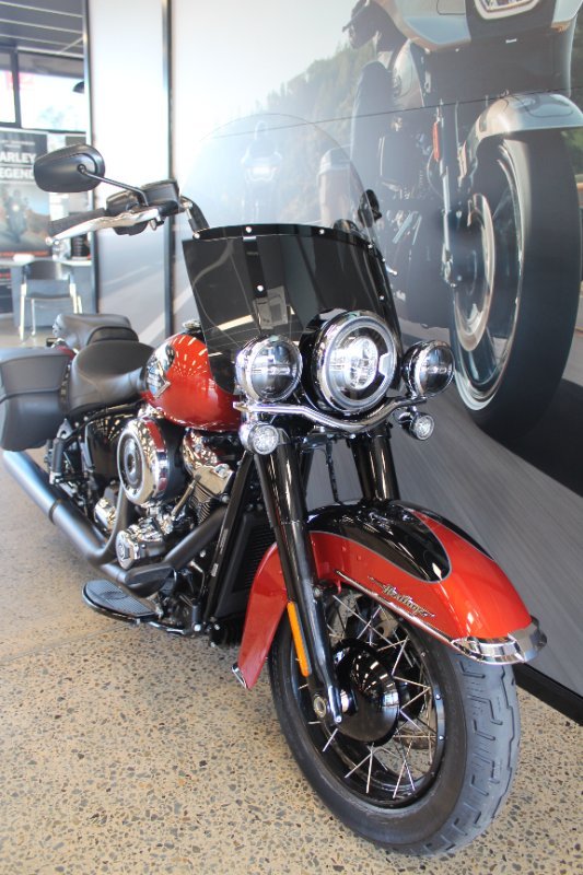 2025 Harley-davidson FLHC HERITAGE CLASSIC (117) WHISKEY FIRE