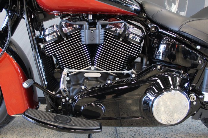 2025 Harley-davidson FLHC HERITAGE CLASSIC (117) WHISKEY FIRE