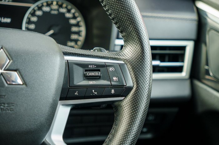 2023 Mitsubishi Outlander LS