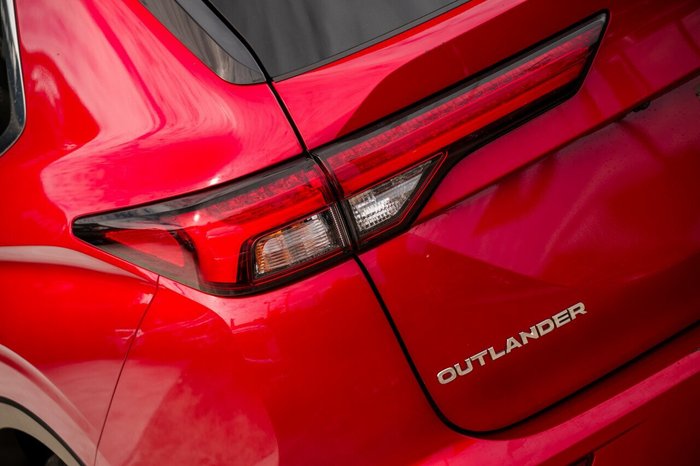 2023 Mitsubishi Outlander LS