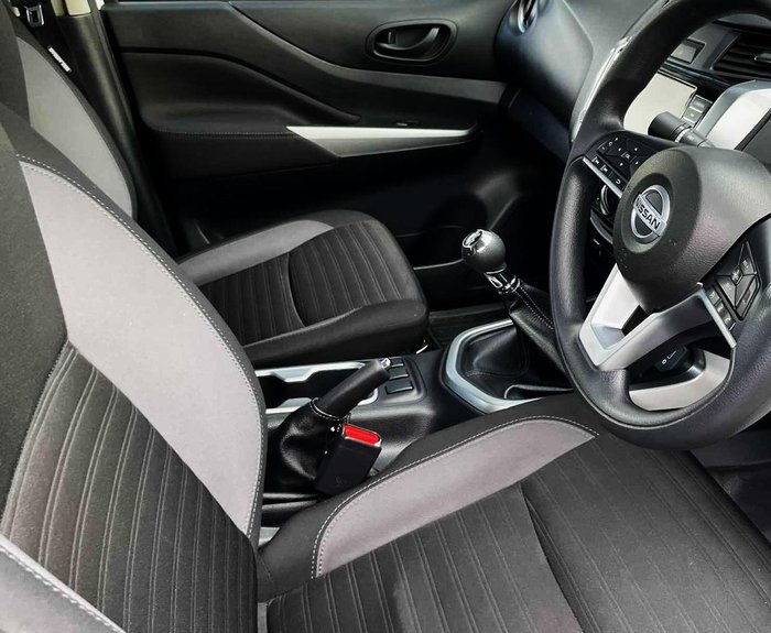 2022 Nissan Navara SL