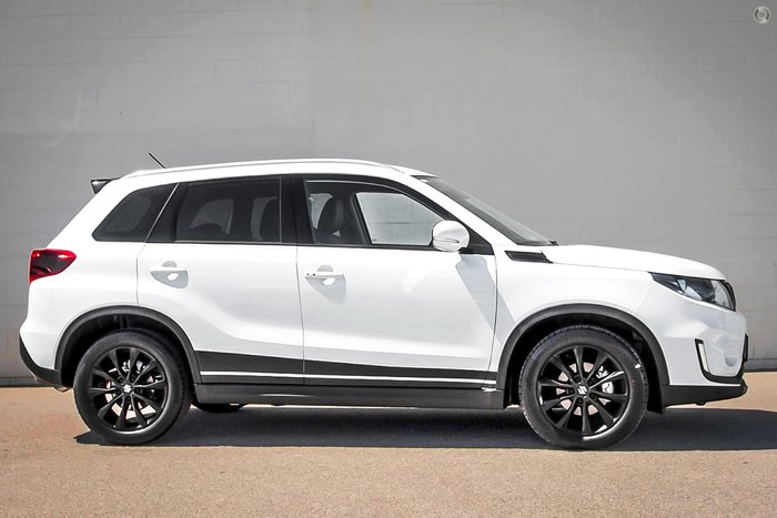 2023 Suzuki Vitara Turbo Shadow