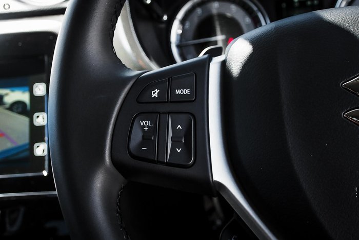 2023 Suzuki Vitara Turbo Shadow