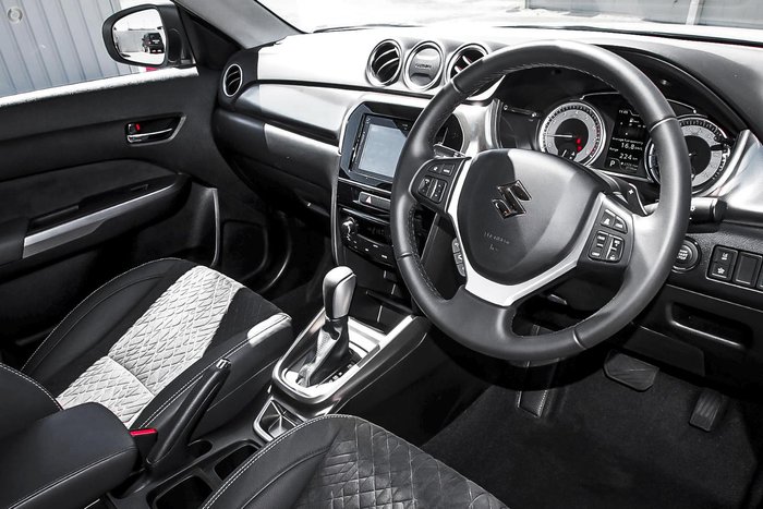 2023 Suzuki Vitara Turbo Shadow