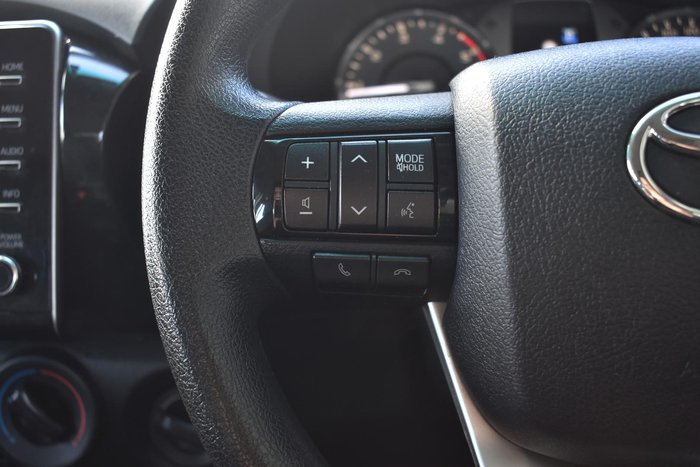2023 Toyota Hilux SR