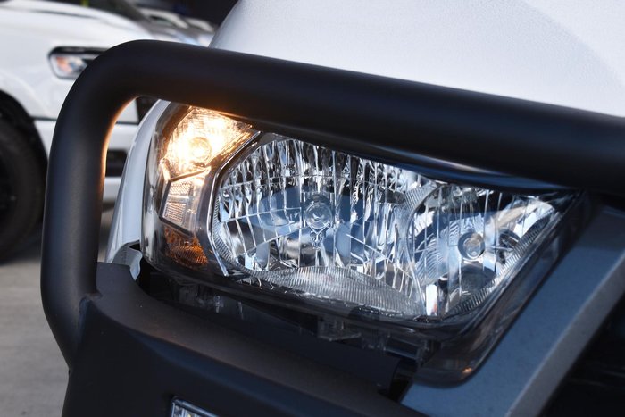 2023 Toyota Hilux SR