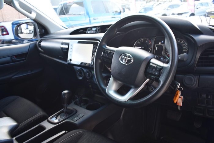 2023 Toyota Hilux SR