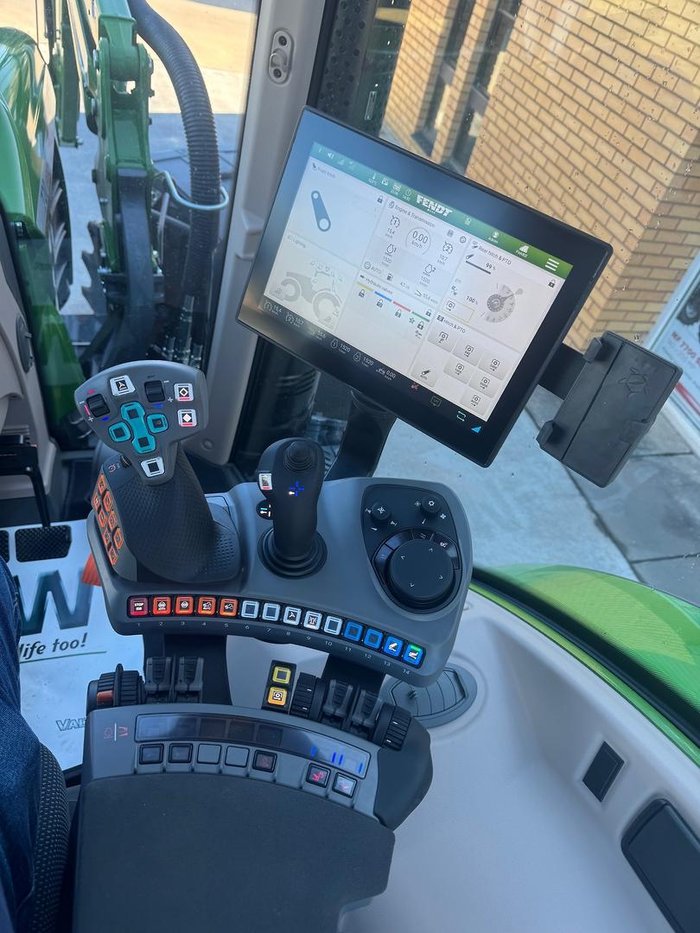 2023 TRACTOR Fendt 720 Power Plus