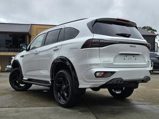 2025 Isuzu MU-X X-TERRAIN