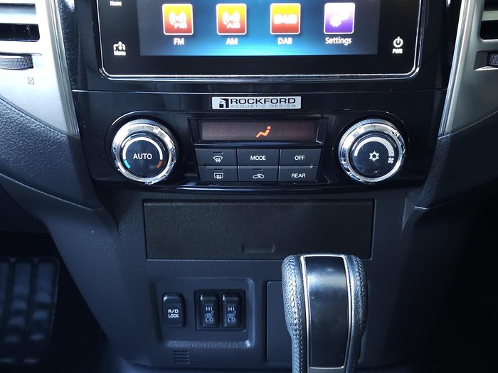 2015 Mitsubishi Pajero Exceed