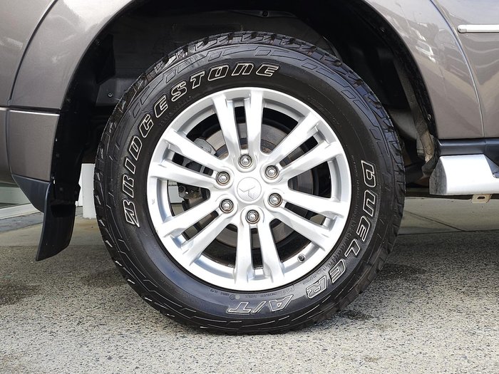 2015 Mitsubishi Pajero Exceed