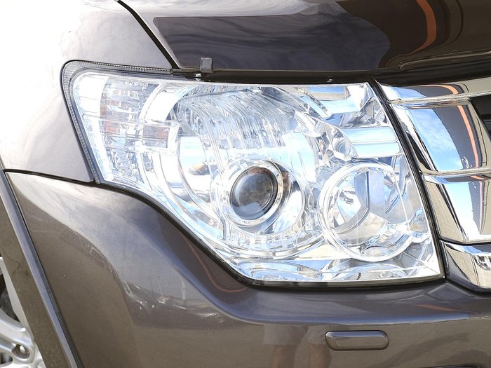 2015 Mitsubishi Pajero Exceed