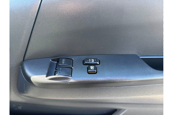 2016 Toyota Hiace Commuter