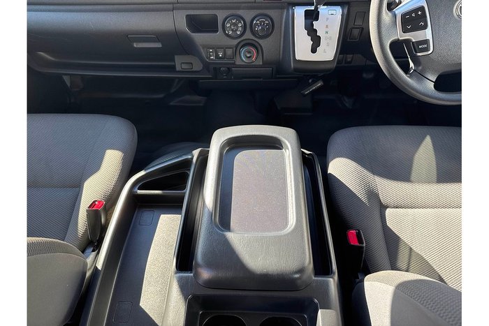 2016 Toyota Hiace Commuter