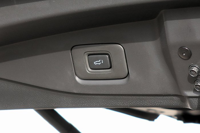 2025 Isuzu MU-X X-TERRAIN