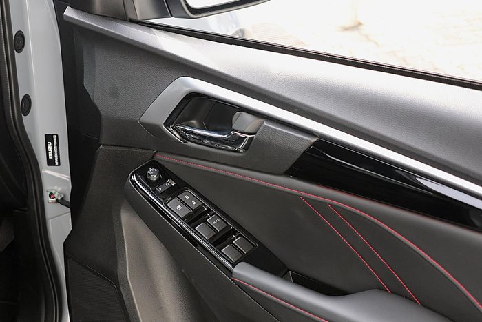 2025 Isuzu MU-X X-TERRAIN