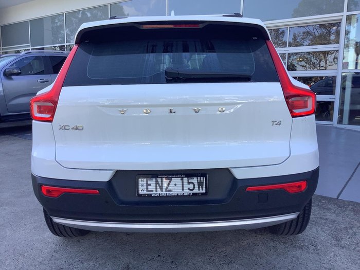 2021 Volvo XC40 T4 Momentum