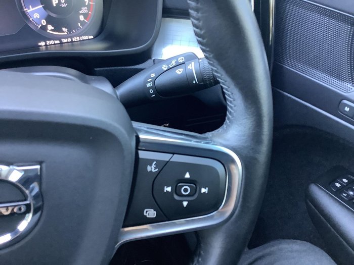 2021 Volvo XC40 T4 Momentum