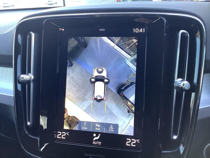 2021 Volvo XC40 T4 Momentum