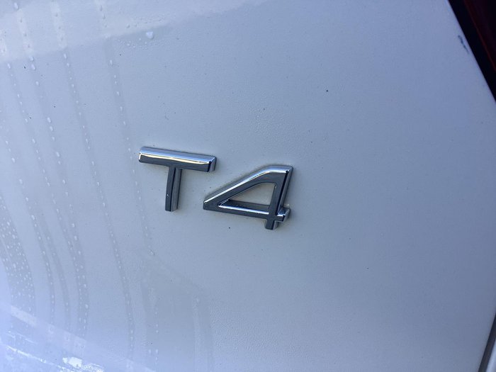 2021 Volvo XC40 T4 Momentum