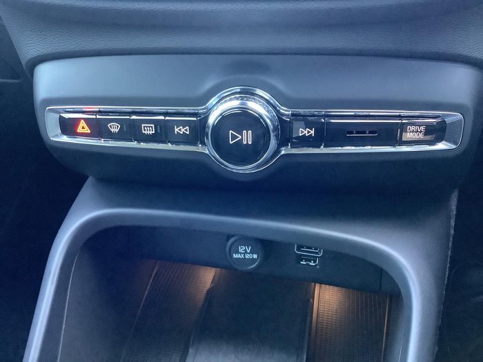 2021 Volvo XC40 T4 Momentum