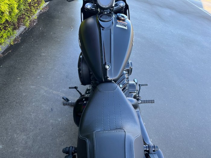 2023 Indian SPORT CHIEF CRUISER STEALTH GRAY