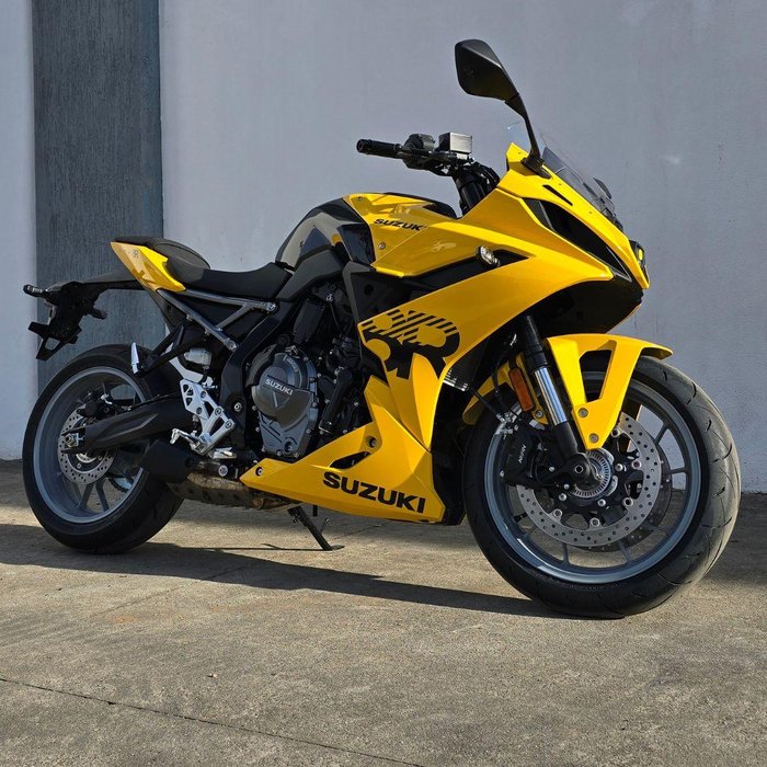 2025 Suzuki GSX-8R GSX-R Yellow