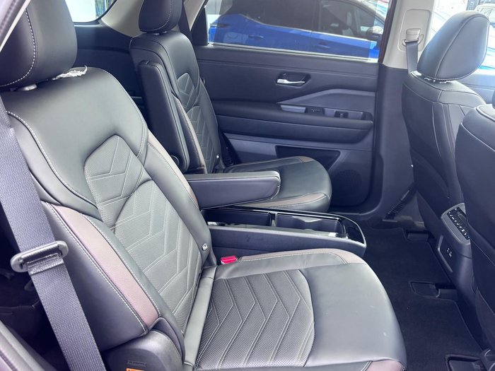 2024 Nissan Pathfinder Ti-L R53 MY24 4X4 On Demand Scarlet Ember/Super Black