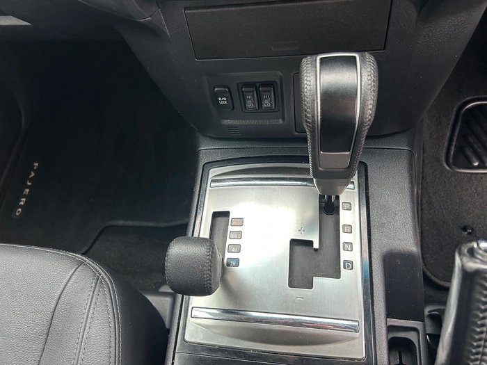 2020 Mitsubishi Pajero Exceed