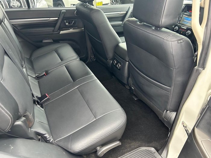 2020 Mitsubishi Pajero Exceed