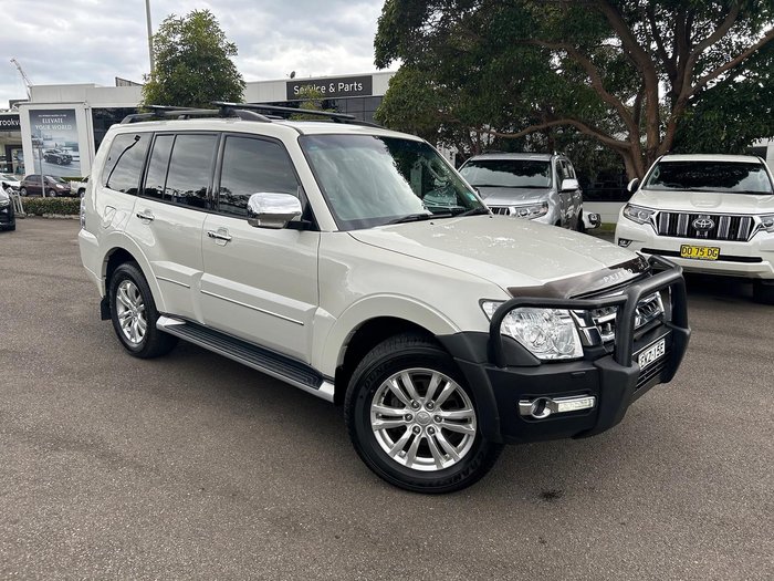 2020 Mitsubishi Pajero Exceed