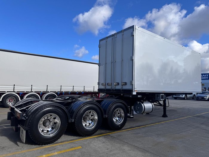 2023 Schmitz Cargobull St3 Lead A 12 Pallet -30 Freezer Black