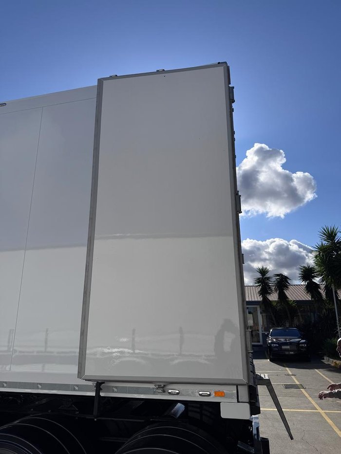 2023 Schmitz Cargobull St3 Lead A 12 Pallet -30 Freezer Black