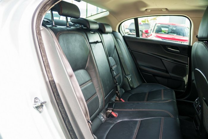 2016 Jaguar XE 20t Prestige