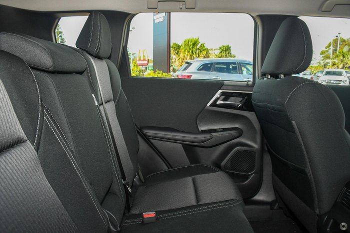 2025 Mitsubishi Outlander ES