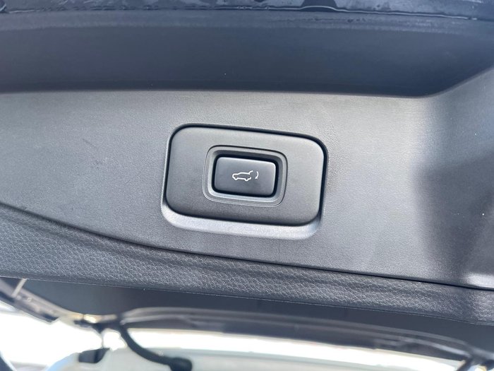 2022 Isuzu MU-X LS-T