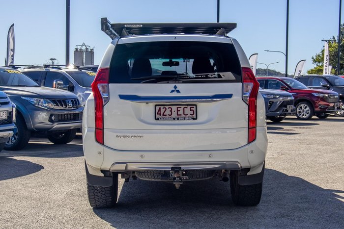 2017 Mitsubishi Pajero GLS