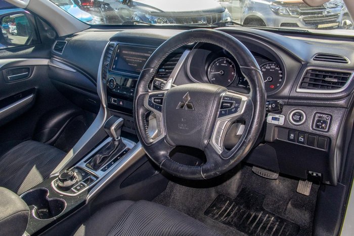 2017 Mitsubishi Pajero GLS