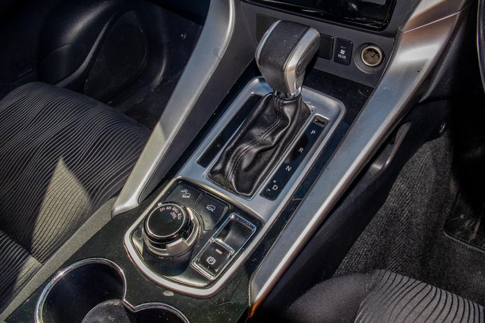 2017 Mitsubishi Pajero GLS